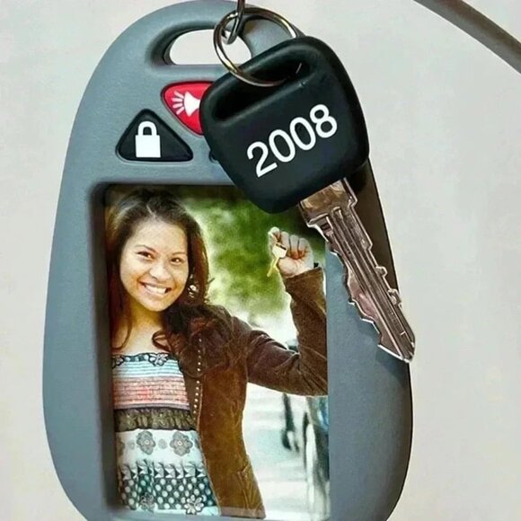 HALLMARK CHRISTMAS ORNAMENT 2008 "LICENSED DRIVER" HOLDS PHOTO IN BOX - Picture 1 of 6